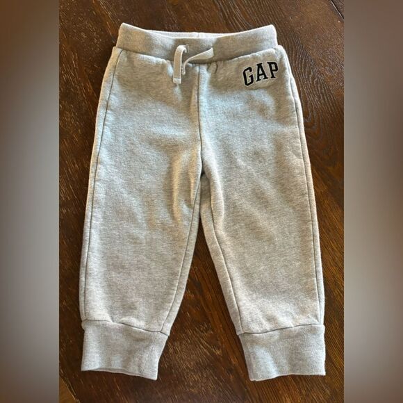Gap Logo Hoodie and Pants, Gray, Toddler Size 2, Great Condition - Picture 4 of 6